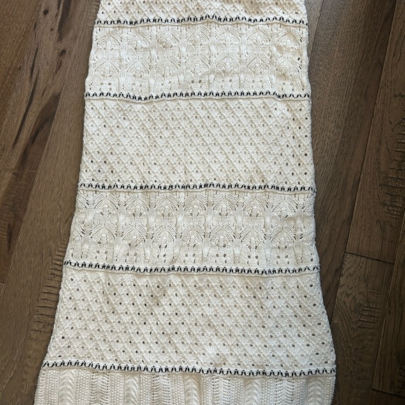 Elegant Cream and Black Knit Set - Picture 7 of 8